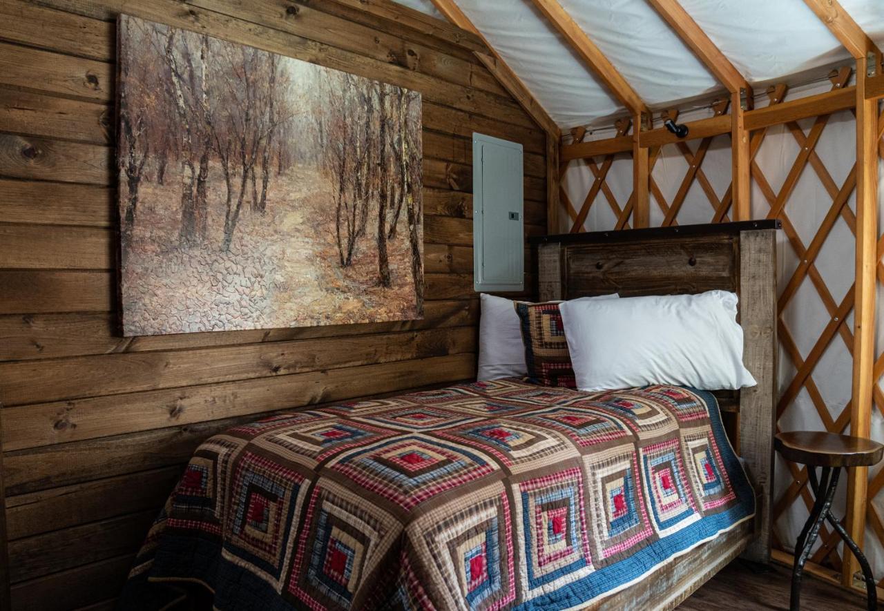 Staynantahala - Smoky Mountain Cabins And Luxury Yurts Aquone Exterior photo